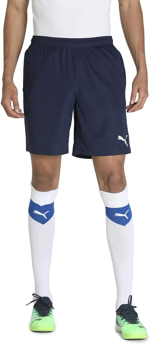 PUMA teamRISE Training Shorts Homme sur fond blanc